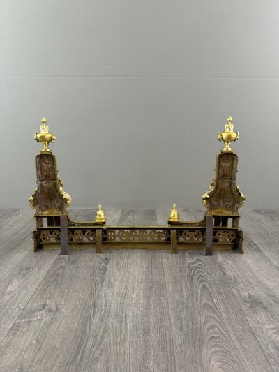 Paire de chenets en bronze doré, style Louis XVI, XIXe Siècle