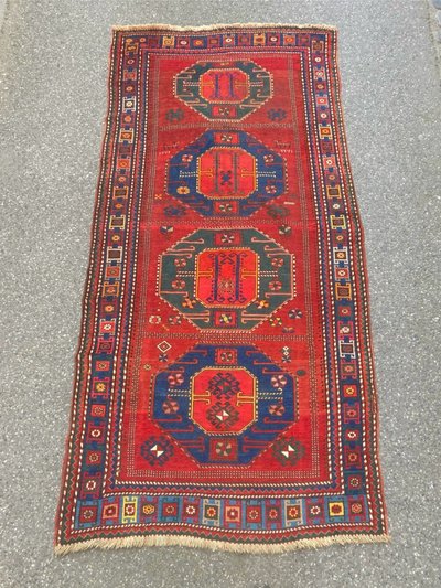 Tapis Kazakh daté 1904