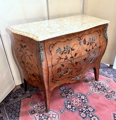 Commode sauteuse de Dame galbée style Louis XV en marquèterie
