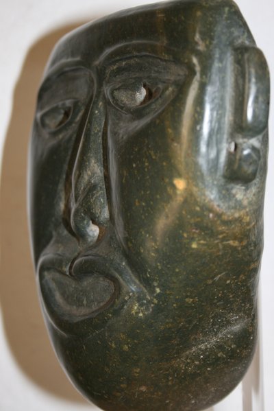 Masque en pierre dure, Mexique.