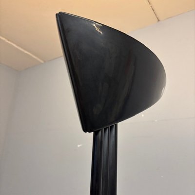 Lampada da terra Mod Otello di Bruno Gecchelin per Oluce anni 80 colore nero. Piantana design . H190