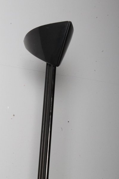 Lampada da terra Mod Otello di Bruno Gecchelin per Oluce anni 80 colore nero. Piantana design . H190