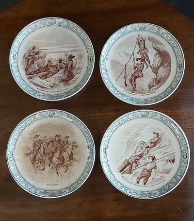 Assiettes historiées terre de fer de la faïencerie Creil et Montereau 