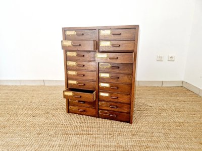 Armoire à index antique en acajou à 18 tiroirs