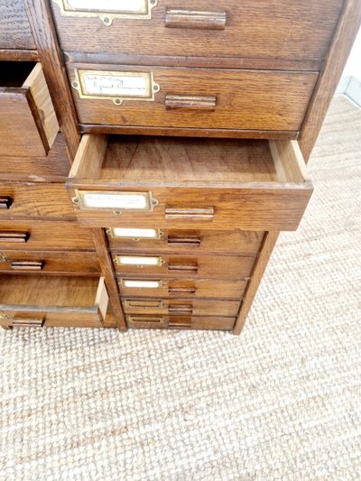 Armoire à index antique en acajou à 18 tiroirs