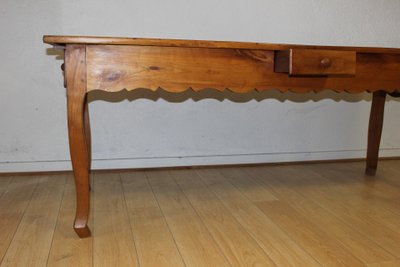 Table de ferme de style Louis XV en Merisier XIX