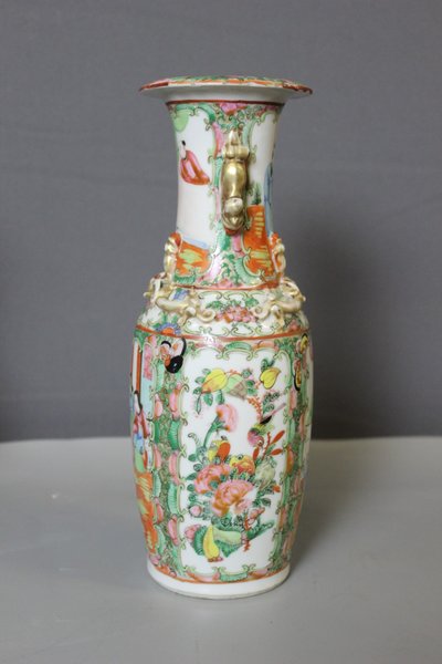 Paire de vases de Canton en Porcelaine , Chine vers 1900