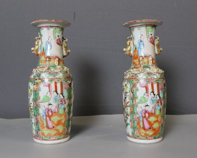 Paire de vases de Canton en Porcelaine , Chine vers 1900