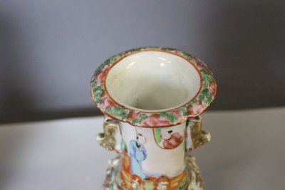 Paire de vases de Canton en Porcelaine , Chine vers 1900