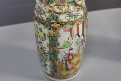 Paire de vases de Canton en Porcelaine , Chine vers 1900