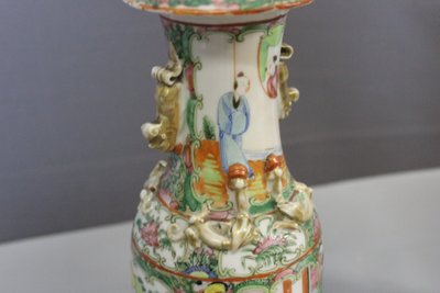 Paire de vases de Canton en Porcelaine , Chine vers 1900