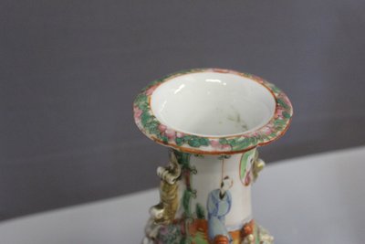 Paire de vases de Canton en Porcelaine , Chine vers 1900