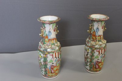 Paire de vases de Canton en Porcelaine , Chine vers 1900
