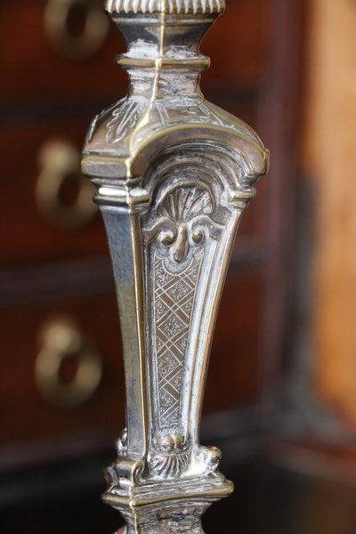 Coppia di candelieri in argento di epoca Luigi XIV