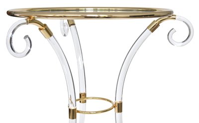 Tavolo con piedistallo Hollywood Regency in ottone dorato e lucite attribuito a Charles Hollis Jones