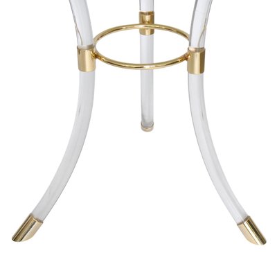 Tavolo con piedistallo Hollywood Regency in ottone dorato e lucite attribuito a Charles Hollis Jones