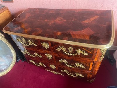 Commode régence en bois de placage vers 1730 