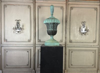 Paire D’appliques De Forme Lyre, Métal Argenté Et Cristaux Taillés Vers 1900