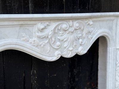 Cheminée De Style Louis XV En Marbre De Carrare, Vers 1980