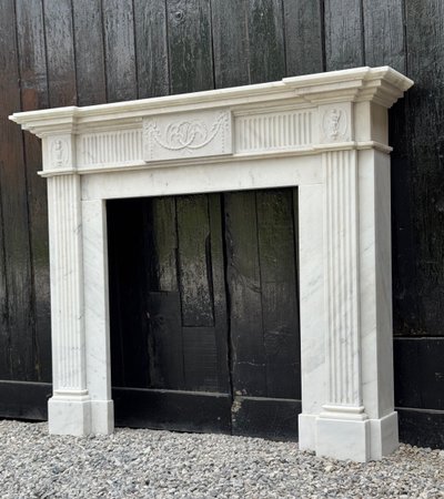 Cheminée Néoclassique En Marbre Blanc De Carrare Vers 1930