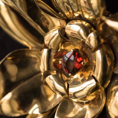 Broche Fleur En Or Et Grenat Orange Cabochon