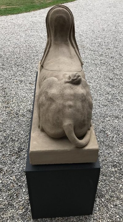 Skulptur aus Kunststein