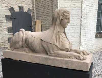Skulptur aus Kunststein