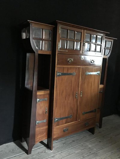 Mahagoni-Vitrinenschrank im Jugendstil