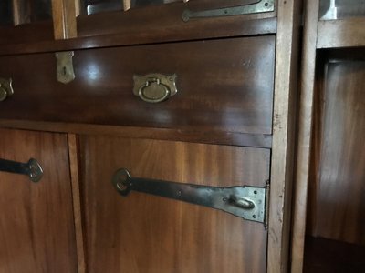 Mahagoni-Vitrinenschrank im Jugendstil