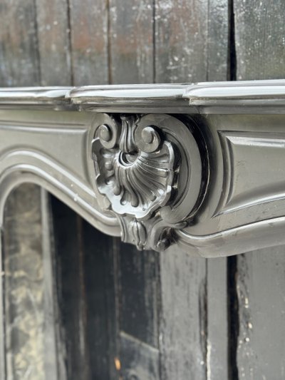 Kamin im Stil Ludwigs XV. aus schwarzem belgischem Marmor, um 1880