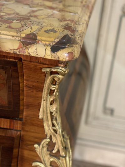 Cassettiera intarsiata in stile Regency