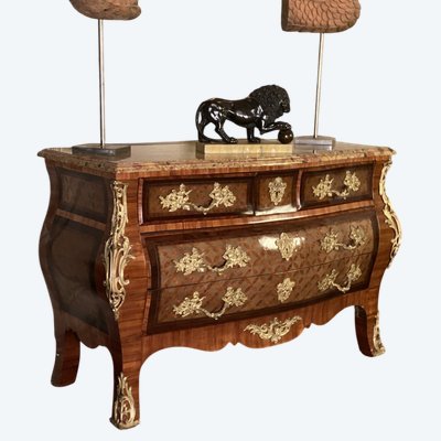Commode tombeau de style Régence en marqueterie