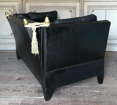 Schwarzes Ledersofa