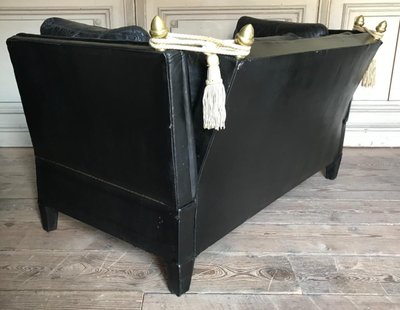 Schwarzes Ledersofa