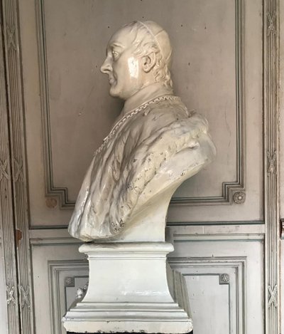 Busto in gesso di un prelato