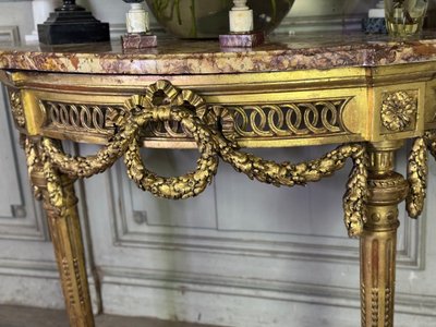 Console Louis XVI en bois sculpté et doré marbre brocatelle du Jura, XVIIIème siècle