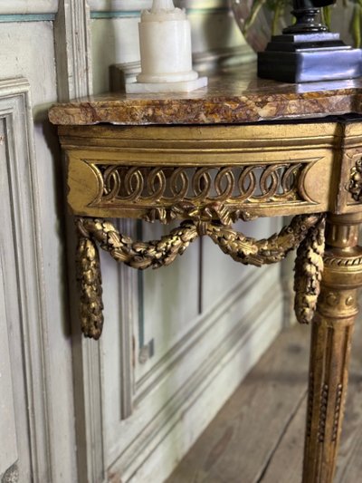 Console Louis XVI en bois sculpté et doré marbre brocatelle du Jura, XVIIIème siècle