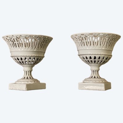 Paire De Coupes Ajourées En Porcelaine