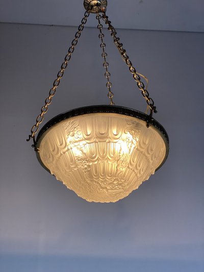 Lustre Art Deco En Verre Moulé Et Bronze Argenté
