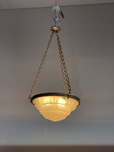 Lustre Art Deco En Verre Moulé Et Bronze Argenté