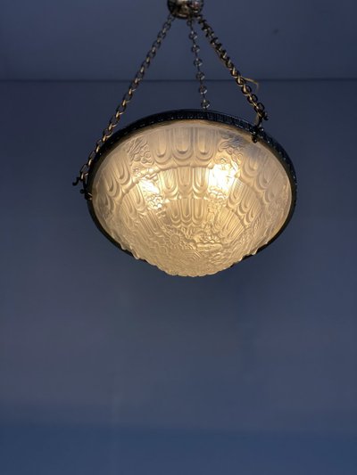 Lustre Art Deco En Verre Moulé Et Bronze Argenté