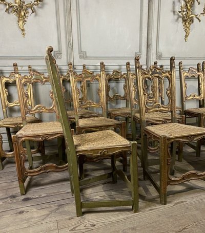 Suite De 12 Chaises En Bois Sculpté, Italie