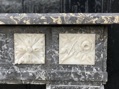 Cheminée De Style  Louis XVI En Marbre Gris Saint Anne Et Blanc De Carrare