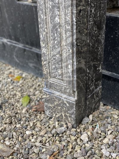 Cheminée De Style  Louis XVI En Marbre Gris Saint Anne Et Blanc De Carrare