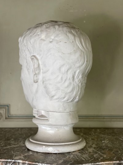 Buste En Plâtre D’un Empereur Romain