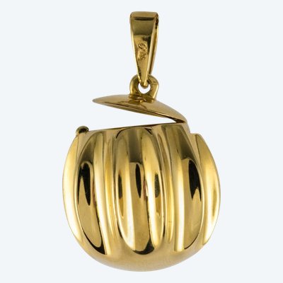Gold Pendant In Secret