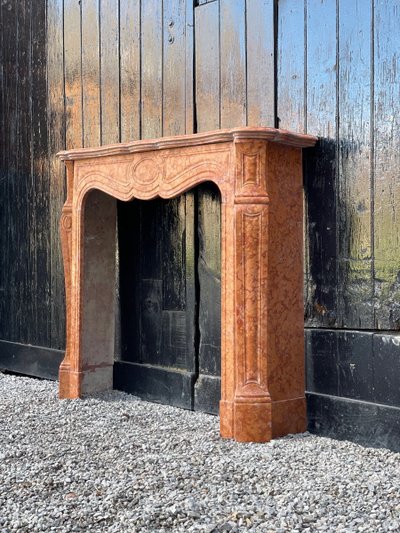 Kamin Im Stil Louis XV Aus Rotem Veroneser Marmor