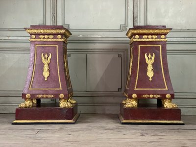 Ein Paar Gipssockel Mit Nachahmung Von Porphyr Und Goldbronze Um 1980