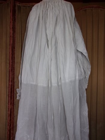 Aube de prêtre ancienne époque fin XIXe siècle