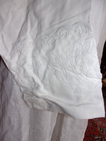 Aube de prêtre ancienne époque fin XIXe siècle